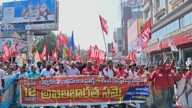 ৩ কোটি শ্রমিকের ধর্মঘট, মোদির বাণিজ্য চুক্তি এবং ভারত-ইইউ চুক্তিতে শ্রমিক অধিকারের ফাঁকা প্রতিশ্রুতি—শ্রমিক নেতাদের চোখে আসল সত্য।